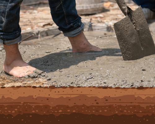 personne qui coule dalle de béton directement sur la terre